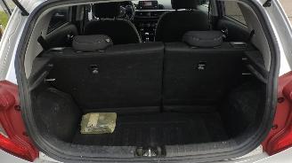 Kia Picanto 1.0 DPi ComfortLine Luxe uitvoering!! mooie schade picture 16