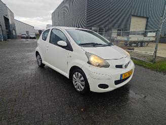 Unfallwagen Toyota Aygo 1.0 Comfort Weinig schade 2009/1