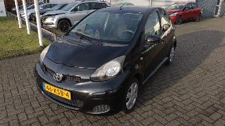 Toyota Aygo 1.0 5 deurs airco gebruikersschade picture 3
