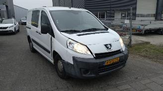 krockskadad bil auto Peugeot Expert 227 2.0 hdi l1lh1 premium lichte schade 2012/1