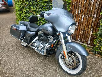 Harley-Davidson  FLHT Electra Glide picture 2