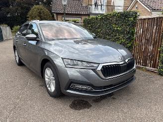 Unfallwagen Skoda Octavia 1.0 HYBRIDE AUTOMAAT 10800 KM !!!! 2024/5