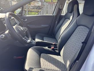 Renault Zoé R135 Zen 52 kWh 400KM RANGE INCL BATTERY picture 12