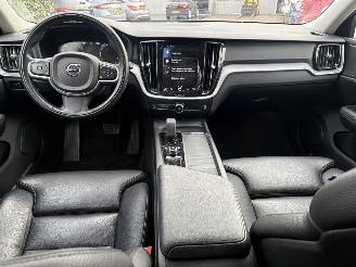 Volvo V-60 2.0 B4 Momentum Business AUTOMAAT MET ELEKTRICITEIT-MOTOR picture 13