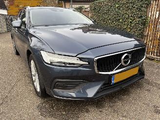 Volvo V-60 2.0 B4 Momentum Business AUTOMAAT MET ELEKTRICITEIT-MOTOR picture 5