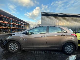 Hyundai I-30 1.6 GDI Blue 16V Hatchback  Benzine 1.591cc 99kW (135pk) FWD 2011-12/2016-12 (GDHB5P5; GDHB5P6; GDHB5PD; GDHB5PE) G4FD; EURO4 picture 6