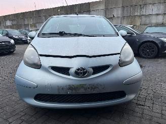 skadebil auto Toyota Aygo 1.0 12V VVT-i Hatchback  Benzine 998cc 50kW (68pk) 2005/9
