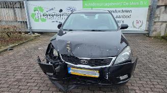 uszkodzony samochody osobowe Kia Cee d 1.4 CVVT 16V Hatchback 4Dr Benzine 1.396cc 66kW (90pk) FWD 2009-09/2012-12 (EDB5PB; EDB5PD; EDB5PE) G4FA5 2011/7