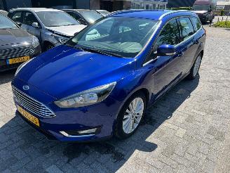 krockskadad bil auto Ford Focus Wagon 1.0 First Edition 2014/11
