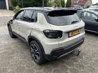 Jeep Avenger 1.2 E-HYBRID SUMMIT picture 3