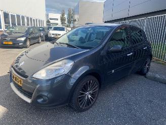 Vaurioauto  passenger cars Renault Clio 2.0 16V Hatchback  Benzine 1.997cc 102kW (139pk) FWD 2006-09/2014-12 (BR07; CR07; BR0C; CR0C; BRCC; CRCC) M4R700; M4R701 2008/3