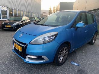krockskadad bil auto Renault Scenic 1.2 16V TCe 115 Energy MPV  Benzine 1.197cc 85kW (116pk) FWD 2012-04/2016-09 (JZ110; JZD1J) H5F400; H5FA4 2012/11