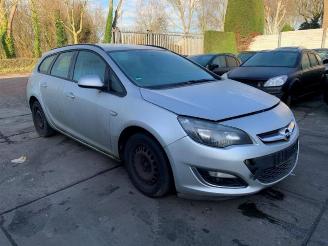 Vrakbiler auto Opel Astra Astra J Sports Tourer (PD8/PE8/PF8), Combi, 2010 / 2015 1.7 CDTi 16V 2013/6