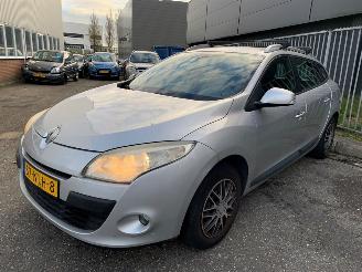 uszkodzony samochody osobowe Renault Mégane Grandtour 1.6 16V Combi/o 4Dr Benzine 1.598cc 74kW (101pk) FWD 2009-05/2015-08 (KZ0H; KZ1R) K4M848; K4MP8 2010/10
