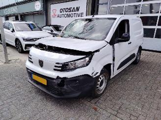 Vaurioauto  passenger cars Peugeot Partner  2024/8