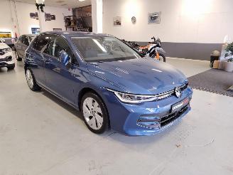 uszkodzony samochody osobowe Volkswagen Golf  2024/11