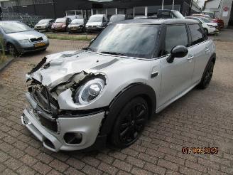Mini Cooper 1.5 picture 1