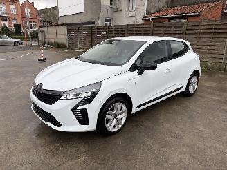 Vaurioauto  passenger cars Renault Clio 5 0.9I TCE 90 2024/5