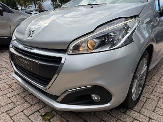 Peugeot 208 1.2 PureTech Style 5 deurs | Navi Lm-velgen Pdc picture 11