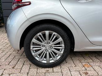 Peugeot 208 1.2 PureTech Style 5 deurs | Navi Lm-velgen Pdc picture 11