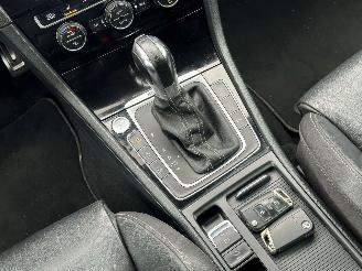 Volkswagen Golf 300PK Leer DSG Navi LM picture 15