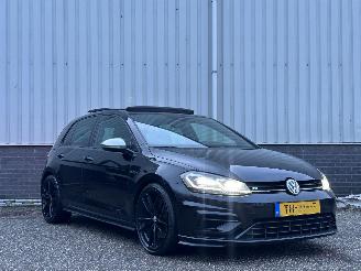 Damaged car Volkswagen Golf 2.0TSI 410pk Black Edition 2017/12