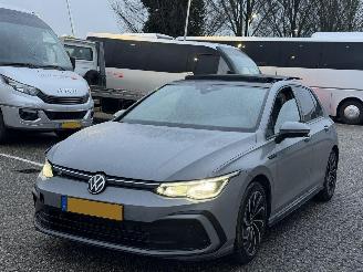 uszkodzony samochody osobowe Volkswagen Golf 1.5 eTSI R-Line PANO/AUTOMAAT 2020/9
