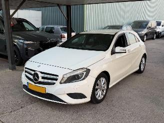 Schadeauto Mercedes A-klasse 180cdi  NAP LED XENON 2014/3