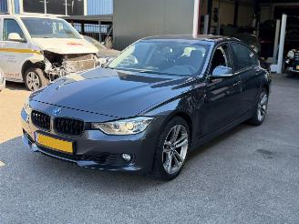 krockskadad bil auto BMW 3-serie 320i AUTOMAAT NAP XENON 2012/6