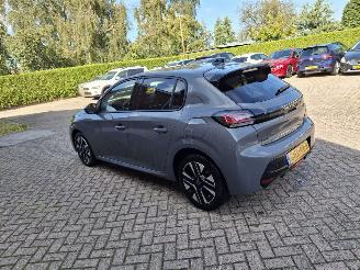 Damaged car Peugeot 208 hybrid  100 dcs6 allure  80kw  navi 2024/11