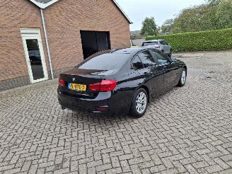 uszkodzony samochody osobowe BMW 3-serie 318i  100kw clima  ececutieve 2018/2