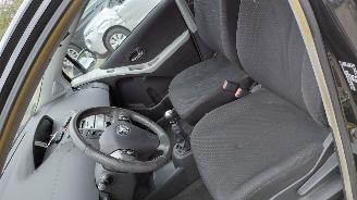Coche accidentado Toyota Yaris 1.3 vtti   5drs    clima   73kw 2011/6