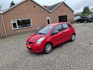 krockskadad bil auto Toyota Yaris 1.0 vtti  69pk  airco 2010/10