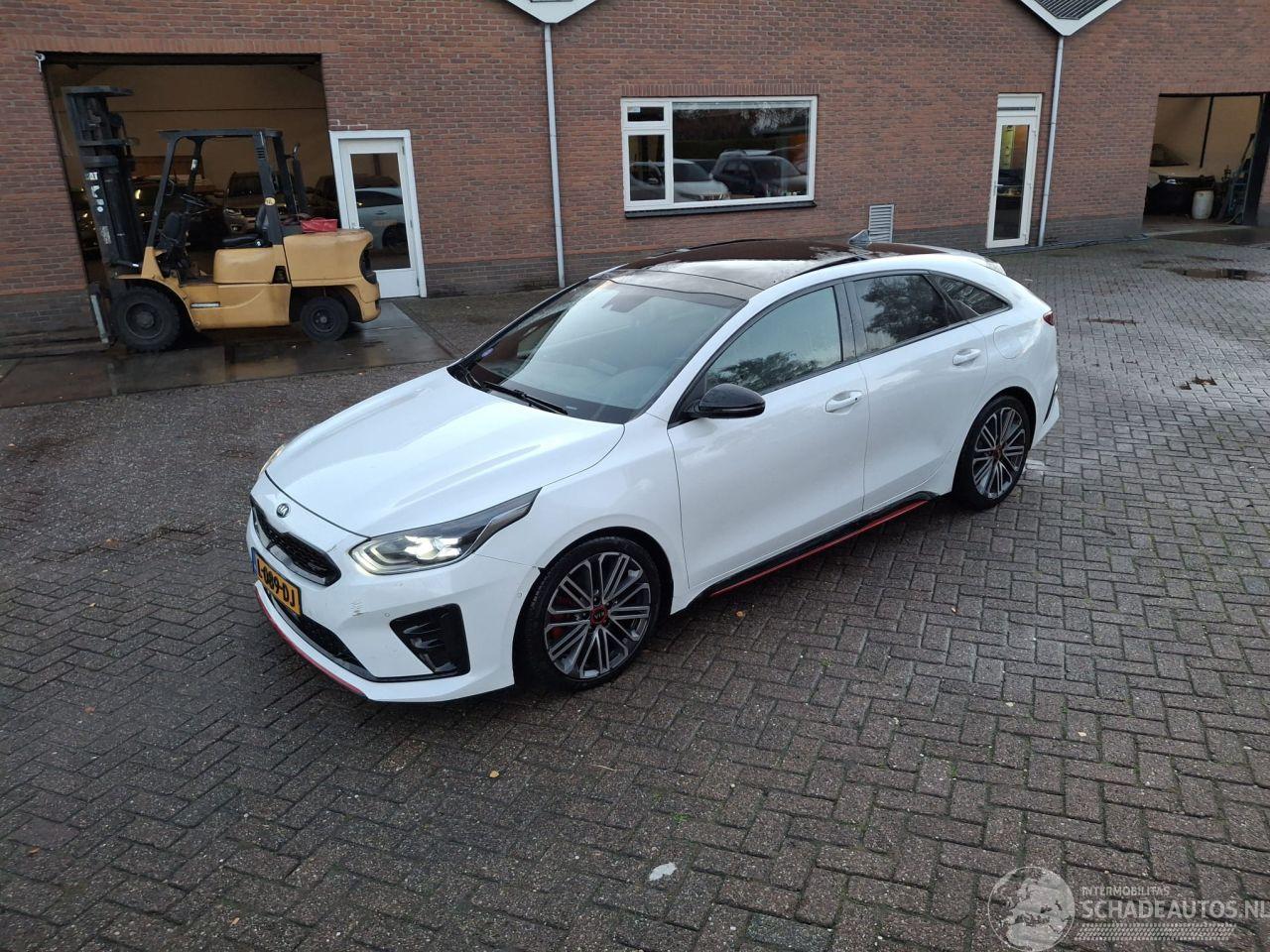 Kia Proceed 1.6 t gdi 204pk   gt line pano