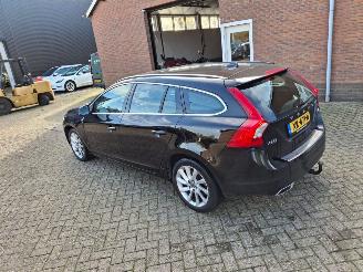 krockskadad bil auto Volvo V-60 2.0 d4d automaat navi  leer 2017/12