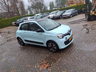 Damaged car Renault Twingo 1.0 sce  71pk  cabrio    automaat 2017/9