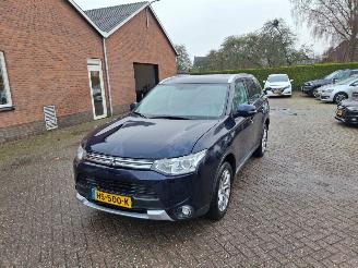 Schadeauto Mitsubishi Outlander 2.0 phev hybrid   121pk  navi 2015/12