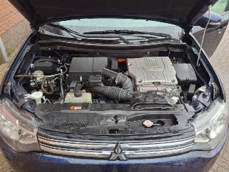 damaged passenger cars Mitsubishi Outlander 2.0 phev hybrid   121pk  navi 2015/12