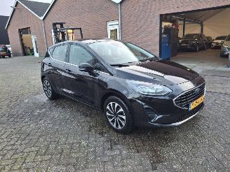 Damaged car Ford Fiesta 1.0  hybrid   titanium  navi 2022/4