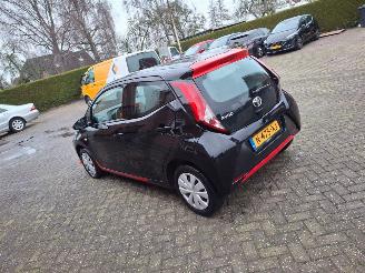 krockskadad bil auto Toyota Aygo 1.0 vtti 5drs airco 2022/3