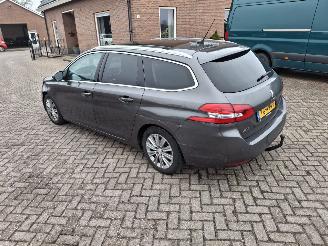 Vaurioauto  passenger cars Peugeot 308 1.6 hdi automaat pano    navi   120pk 2018/9