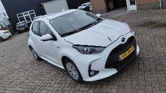 Coche accidentado Toyota Yaris 1.5 hybrid  comfort   navi clima 2021/2