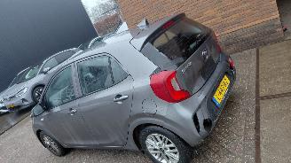 Kia Picanto 1.0 dpi  dynamic picture 4
