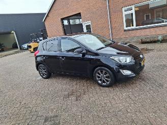 skadebil auto Hyundai I-20 1.2i 5drs airco   86pk 2014/8