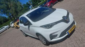 damaged passenger cars Renault Zoé r110  cars 52kwh  navi clima 2021/7