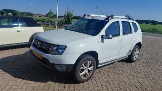 Vaurioauto  passenger cars Dacia Duster 1.2 tce  125pk   airco 2015/7