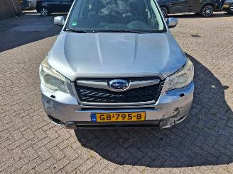 damaged passenger cars Subaru Forester 2.0i  150pk automaat pano 2015/4