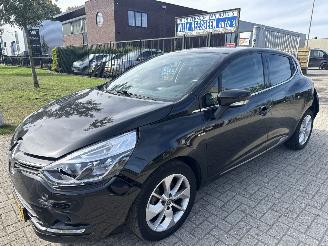 Schadeauto Renault Clio 0.9 LIMITED RIJDBARE SCHADE! 113117 KM BOUWJAAR 2018 6150 EURO 2018/3