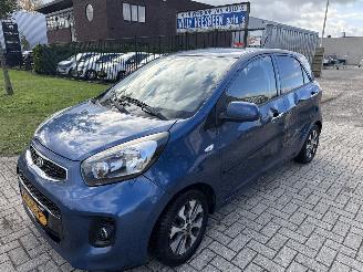 krockskadad bil auto Kia Picanto 1.0 PLUSLINE NAVIGATOR LICHTE ZIJSCHADE! 2016  3999 EURO VAST 2016/11