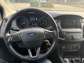 Ford Focus 1.0 TREND EDITION LICHTE SCHADE! BOUWJAAR 2015  3900 EURO picture 10